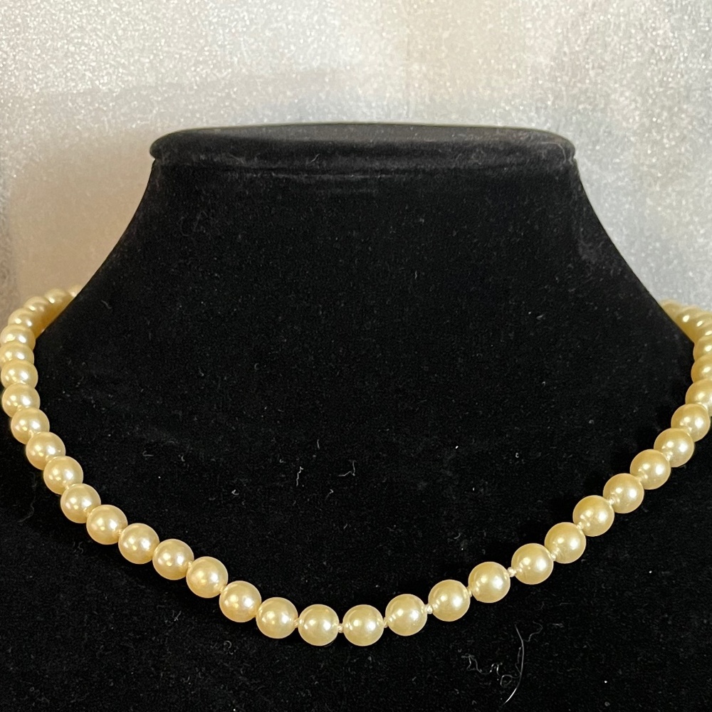 Vintage Fashion Faux Pearl Round Bead Necklace 18" Long EUC!
